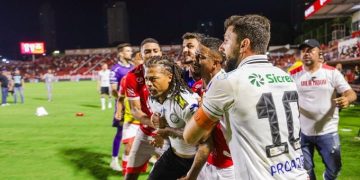 Denuncia de racismo en la Serie B: jugador de Operário-PR rompió en llanto