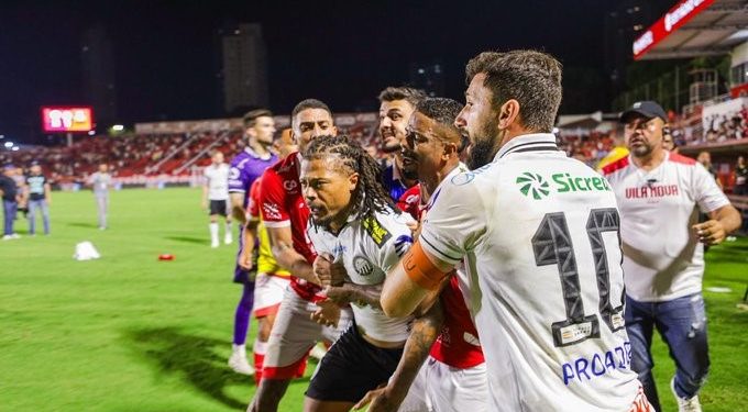 Denuncia de racismo en la Serie B: jugador de Operário-PR rompió en llanto