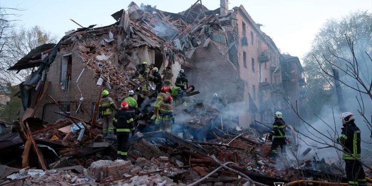 Rusia intensifica ofensiva: tres muertos y más de 20 heridos en Dnipro