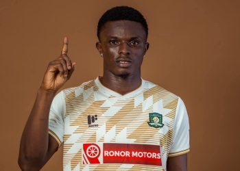 Mataron a tiros a un futbolista africano en un robo al micro de su equipo