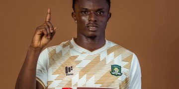 Mataron a tiros a un futbolista africano en un robo al micro de su equipo