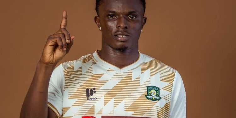 Mataron a tiros a un futbolista africano en un robo al micro de su equipo