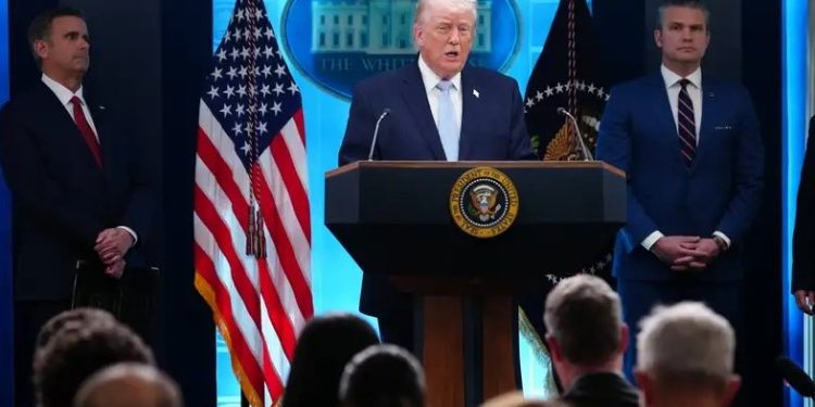 Trump suspende «bombardeos» a Irán por dos semanas