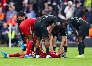 El Liverpool confirma que el delantero Ekitike se rompió el tendón de Aquiles contra el PSG