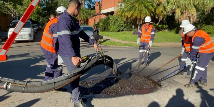 ESSAP presenta su nuevo «exterminador de baches»