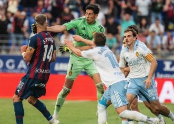 Arquero argentino perdió el juicio y pegó una trompada a un rival porque lo echaron