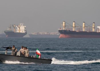 Irán reabre su espacio aéreo pero vuelve a cerrar Ormuz