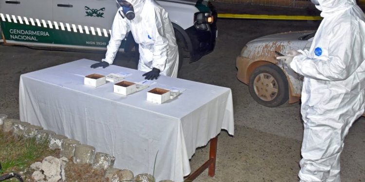 Argentina: detienen a taxista que transportaba fentanilo fabricado en Paraguay