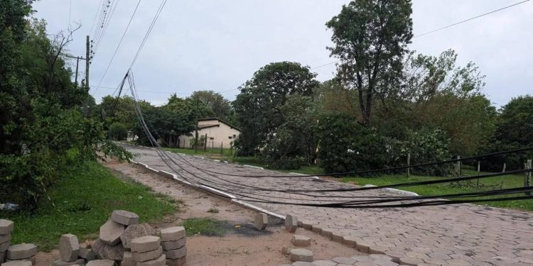 Temporal causa destrozos en Humaitá y deja a decenas de familias afectadas