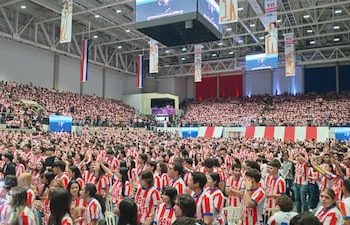 Gobierno entrega becas de la convocatoria 2026