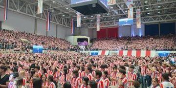 Gobierno entrega becas de la convocatoria 2026