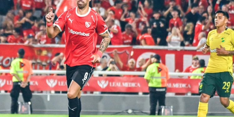 Infernal momento de Ávalos en Independiente: otro gol y asistencia