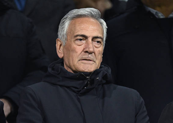 Renunció presidente de la Federación italiana tras otro fracaso de la selección