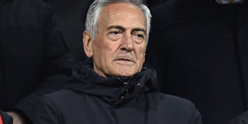 Renunció presidente de la Federación italiana tras otro fracaso de la selección