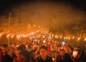 Tañarandy 2026: bajo el resplandor de 20.000 candiles de apepú, San Ignacio honra el legado de Koki Ruiz