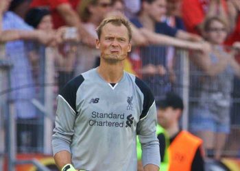 Murió exarquero del Arsenal y Liverpool tras ser impactado por un tren