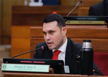 Denuncia por prevaricato a quienes sobreseyeron a Hernán Rivas en caso por título falso