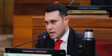 Denuncia por prevaricato a quienes sobreseyeron a Hernán Rivas en caso por título falso