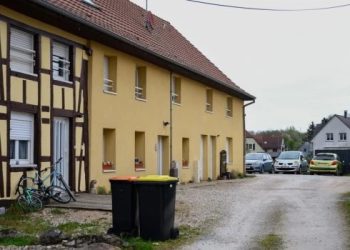 Niño de 9 años vivía encerrado en una camioneta desde 2024, lo hallaron desnutrido y sin poder caminar