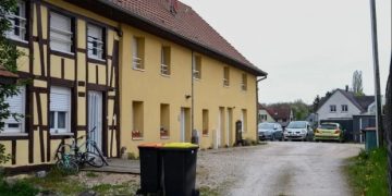 Niño de 9 años vivía encerrado en una camioneta desde 2024, lo hallaron desnutrido y sin poder caminar