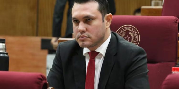 Denuncian amedrentamiento para frenar apelación en caso de título falso de Rivas