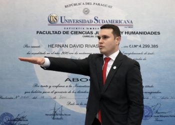 Fiscalía reabre investigación sobre supuesto título falso del senador Hernán Rivas