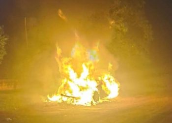 Investigan incendio intencional de un lujoso vehículo en Ciudad del Este