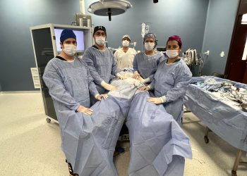 IPS realiza inédita cirugía laparoscópica para tratar metástasis hepática