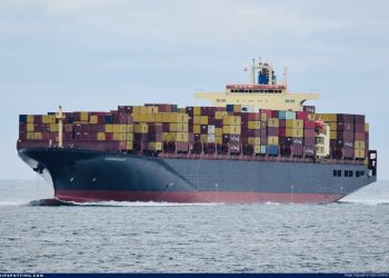 Irán atacó tres barcos que intentaban cruzar Ormuz