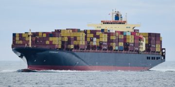 Irán atacó tres barcos que intentaban cruzar Ormuz