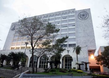 Denuncian presunto trato discriminatorio y posibles injerencias en caso laboral vinculado a Yacyretá