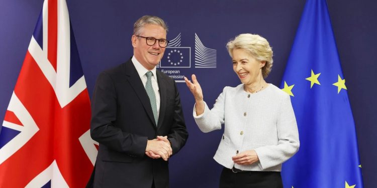 Starmer afirmó que el Reino Unido no apoyará el bloqueo del estrecho de Ormuz