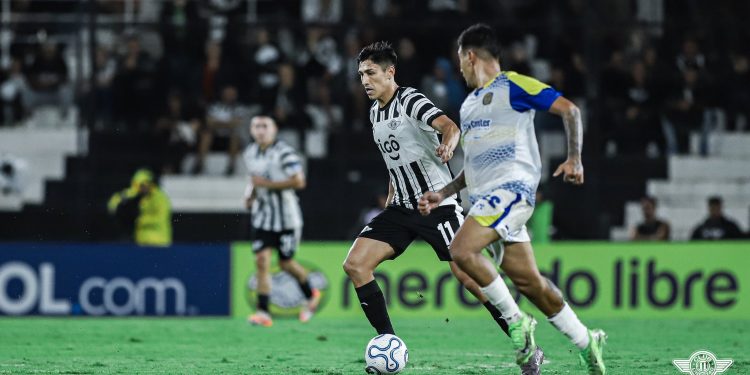 Libertad cae ante Rosario Central y se complica en la Libertadores