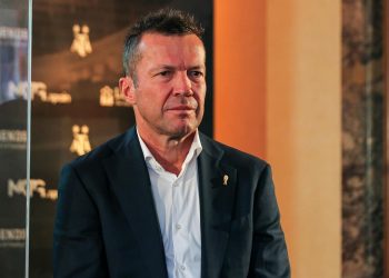 Ídolo del Bayern de Múnich critica a Vinicius Jr., diciendo: «Constantemente provoca, luego se queja y llora»