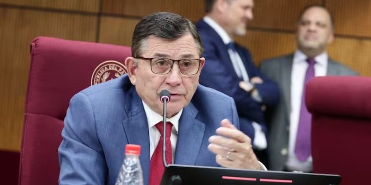 Pettengill advierte que proyecto sobre senadores vitalicios atenta contra la Constitución