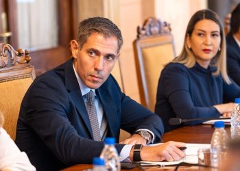 Gobierno impulsa diálogo social y medidas para proteger el salario mínimo