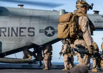 Trump endurece postura: tropas seguirán cerca de Irán