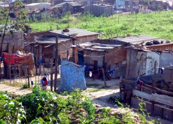 Bajó la pobreza en general pero sigue siendo muy alta