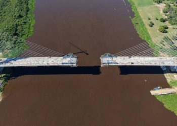 Puente de la Bioceánica está a 37 metros de unir Paraguay y Brasil