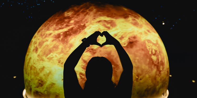 El MuCi propone ciencia al aire libre y este sábado suma una observación especial de la Luna