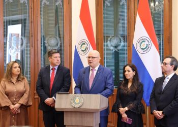 Oscar Lovera asumió oficialmente y presentó a su equipo de trabajo en el MEF