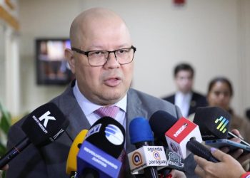 Negociaciones en curso para acordar pago a vialeras y farmacéuticas