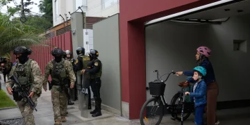 Allanan casa de exjefe de organizadora de elecciones en Perú cuestionado por retrasos en votación