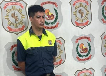PMT detenido: «es la persona que estaba aplicando patadas al personal policial»