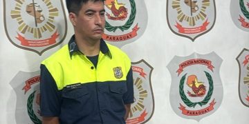 PMT detenido: «es la persona que estaba aplicando patadas al personal policial»