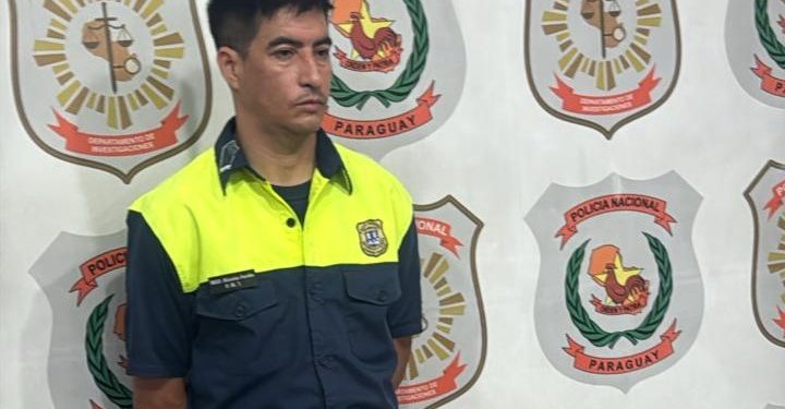 PMT detenido: «es la persona que estaba aplicando patadas al personal policial»