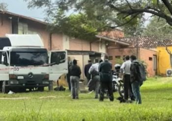 Repartidor de «Hambre Cero» es hallado sin vida dentro de su camión en el predio de la UNA