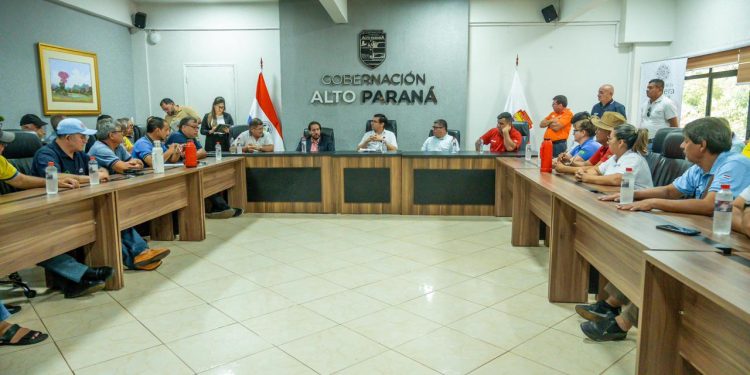 Autoridades y transportistas buscan salida a conflicto en Ciudad del Este