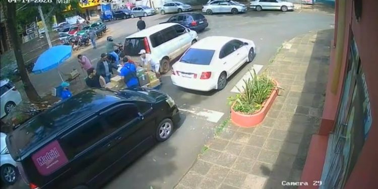 Tres detenidos tras robo agravado en zona céntrica de Ciudad del Este