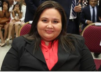 Exjueza presenta acción de nulidad contra su destitución por llevar la firma de Hernán Rivas